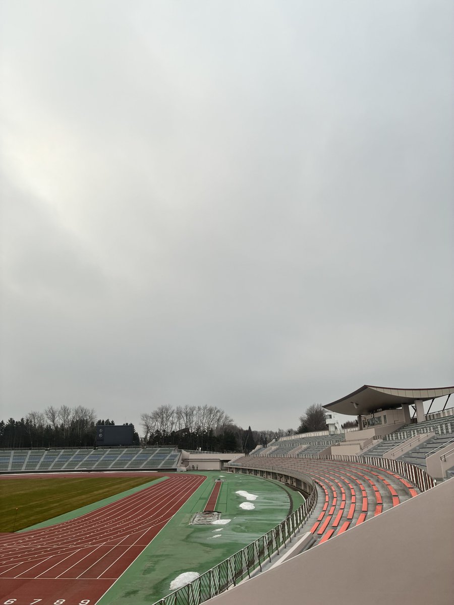 moonlight_sugi's tweet photo. 朝ラン
長い改修期間が終わった聖地厚別

長かった割にたいして綺麗になってない気がするけど、とりあえず復活に感謝 https://t.co/gAueD2VYcT