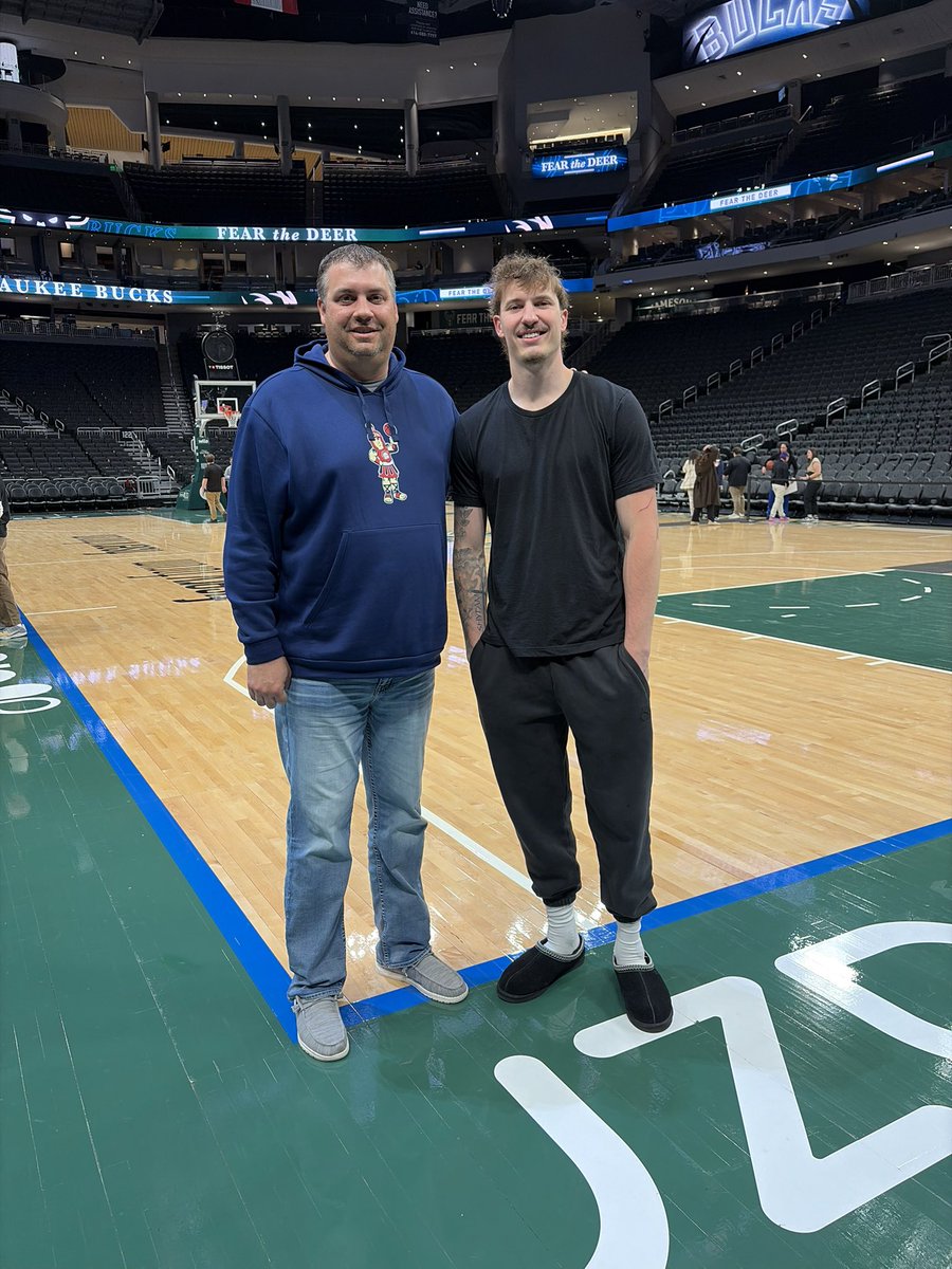 JimmyMotz's tweet image. Fun night in Milwaukee watching the Celtics get a W!

Appreciate @playforhim3 for taking care of us and making our day possible!

Worth every mile of our drive!

#Celtics #DifferentHere #GoJays
