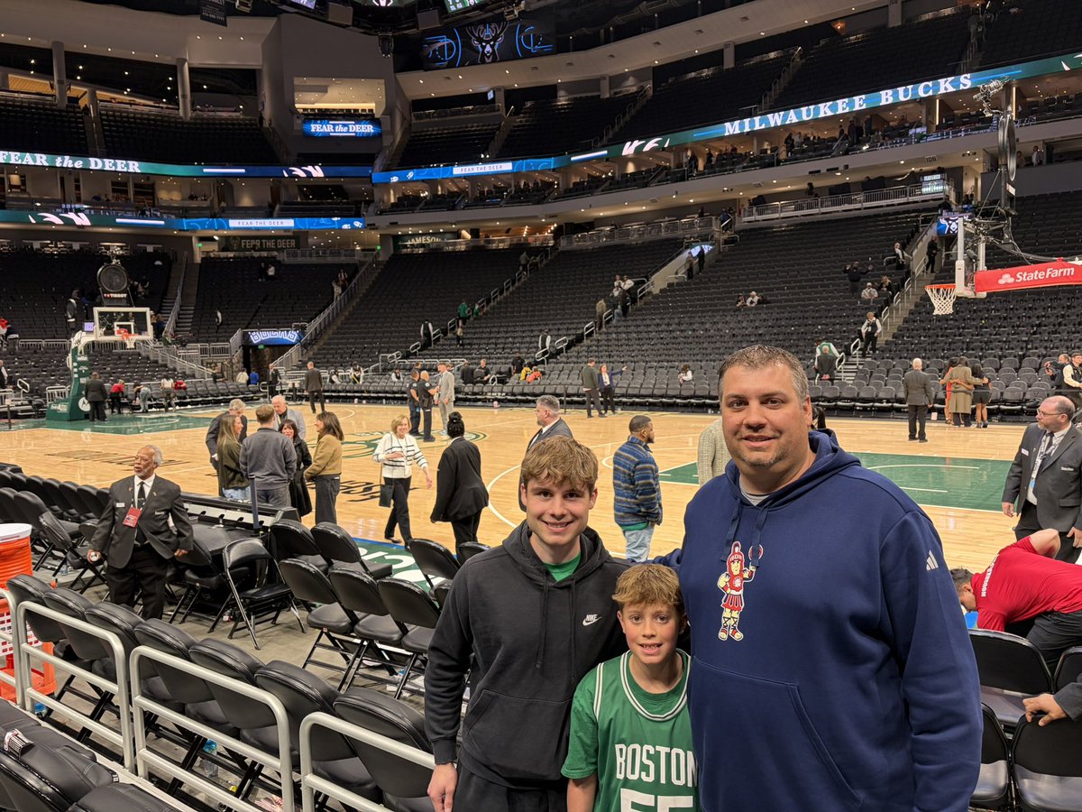 JimmyMotz's tweet image. Fun night in Milwaukee watching the Celtics get a W!

Appreciate @playforhim3 for taking care of us and making our day possible!

Worth every mile of our drive!

#Celtics #DifferentHere #GoJays
