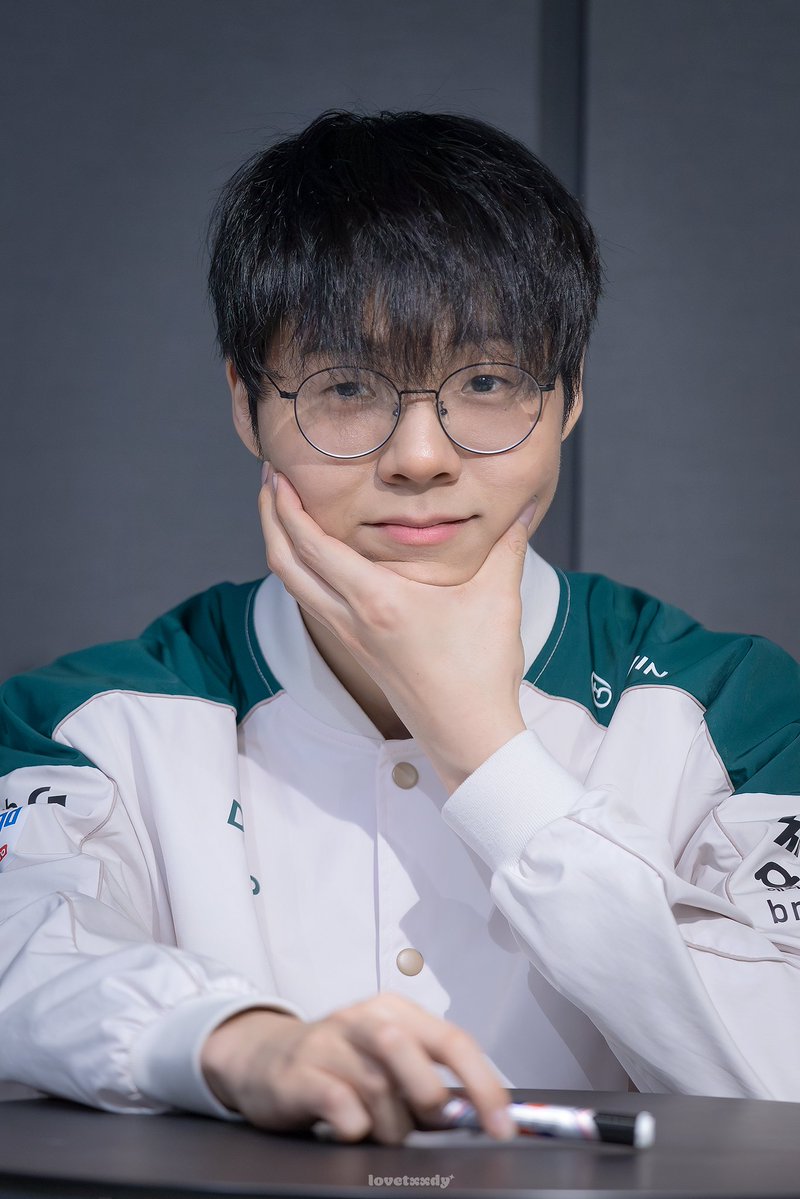 👓✨️ tweet media