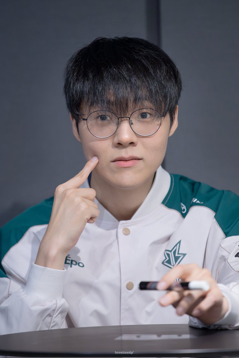 👓✨️ tweet media