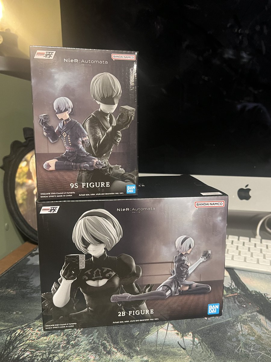 Tiny Rabbit Is Obsessed With Giant Girlfriend Who's 4 Times His Size