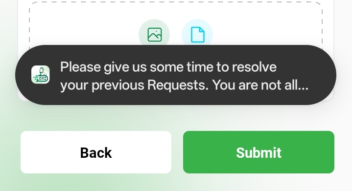 AwnGame42656's tweet photo. Pehly App Ma Ye issue Solve Kren Aik Application Approved Ni Hui Pending Hai Abhi Tak Aur Ye Fuel Wali Application Submit Ni Ho rhi Bkwas App @MaryamNSharif https://t.co/MgxE56Ioze