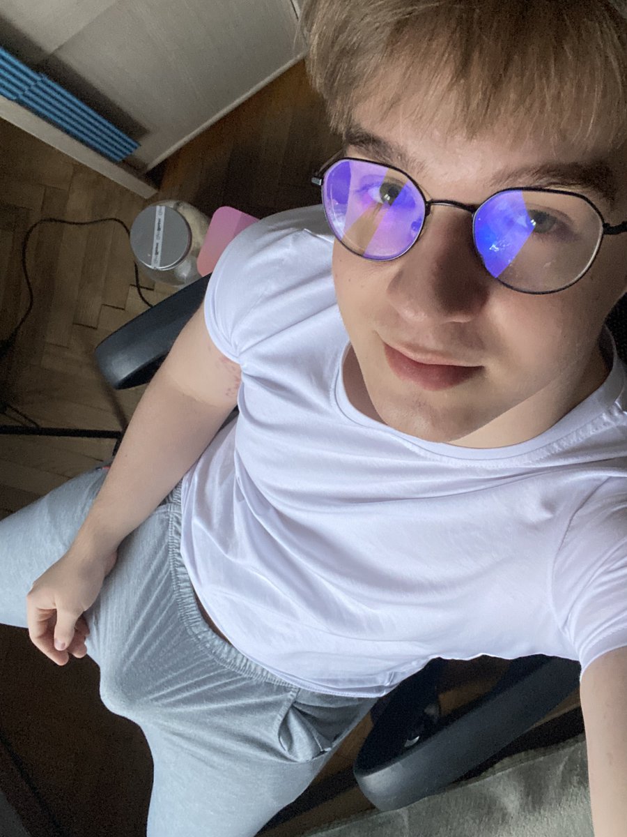 Daniel Twink tweet media