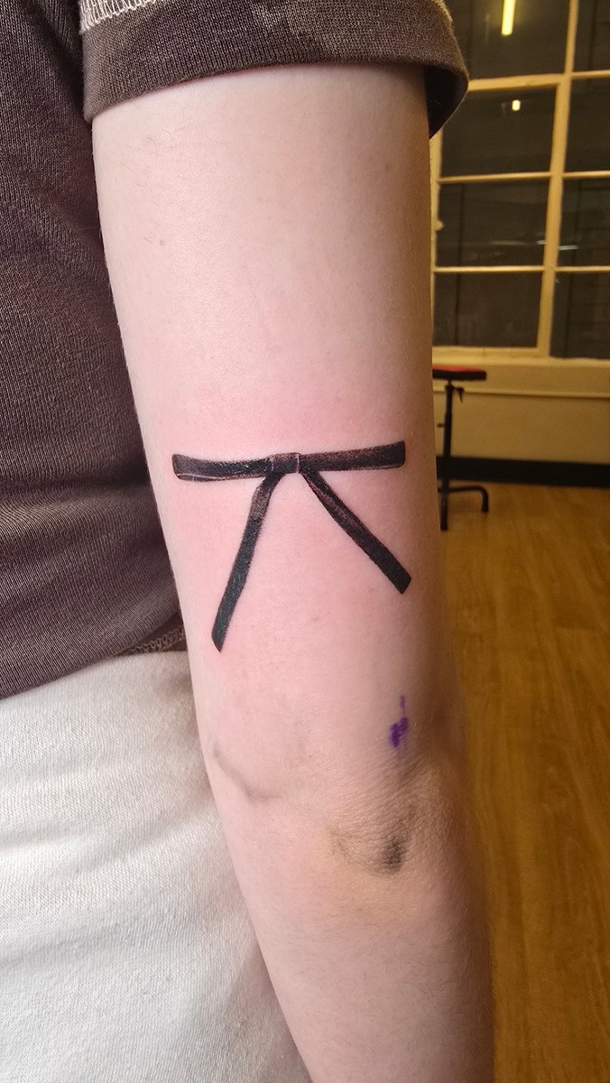 rae! ✒️ is writing... tweet media