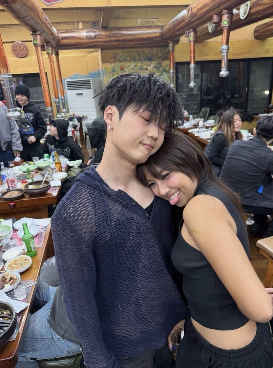 lil5lines's tweet photo. not dating... but the tension doing overtime👀 https://t.co/VKoCG2qMFz