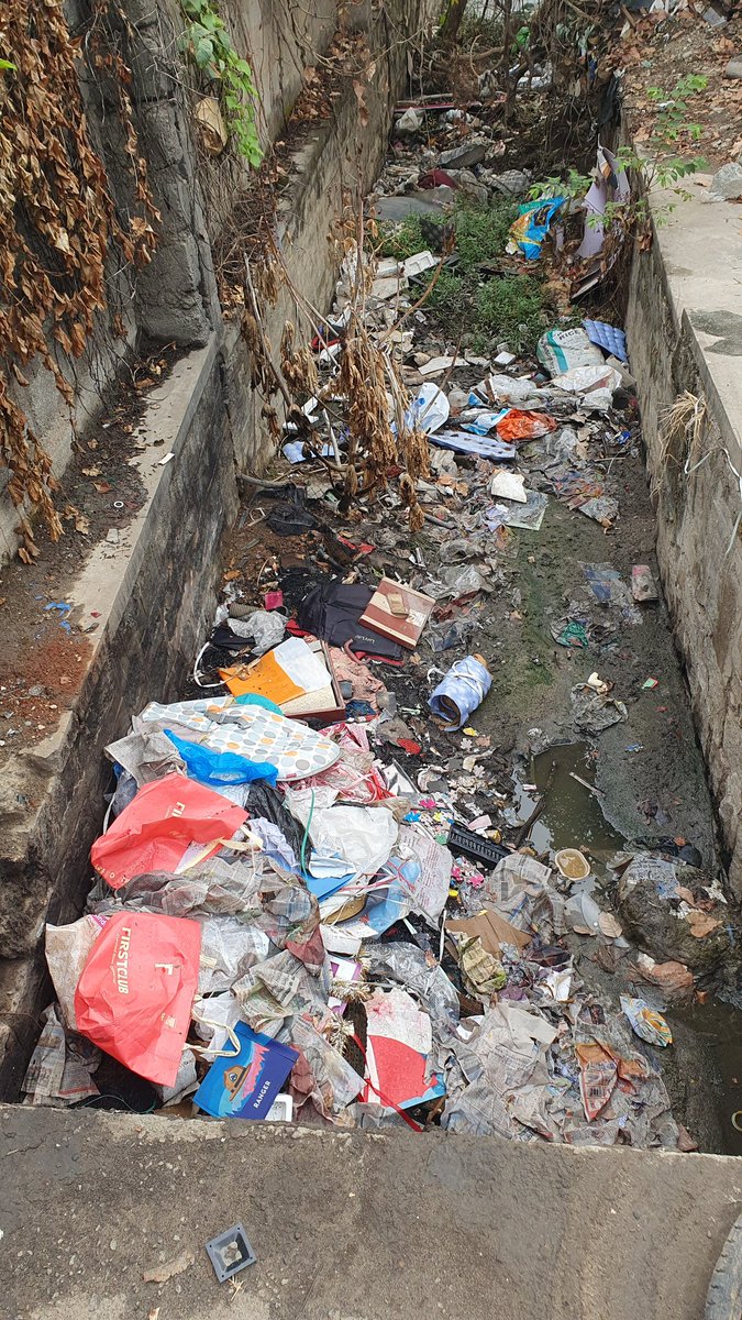 sudhir21271's tweet photo. @comm_blr_south @GBA_office @GBAChiefComm @ICCCBengaluru
State of SWD along Silver County road that connects Kudlu Lake with Haralur Lake.

Everything is thrown including Pillows by Idiots.

Expect a Choked Monsoon season.

Pls take up with Engineering Team before it's too late. https://t.co/aqNAgNc7vn
