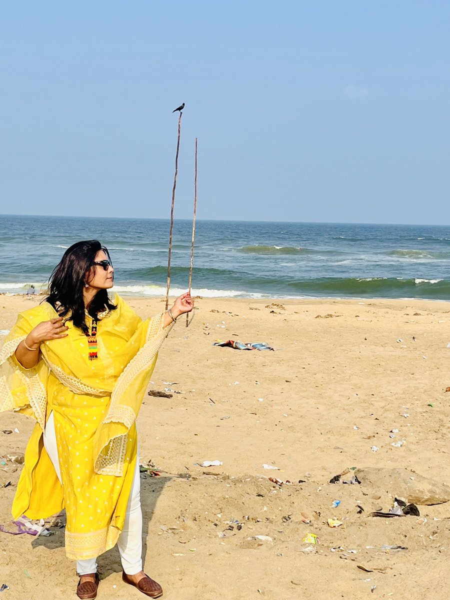 RBakshee's tweet image. There are things beyond the realms of #human imagination 
What we strive for is #blissful satisfaction 
The #Sea and me 
#Puducherry