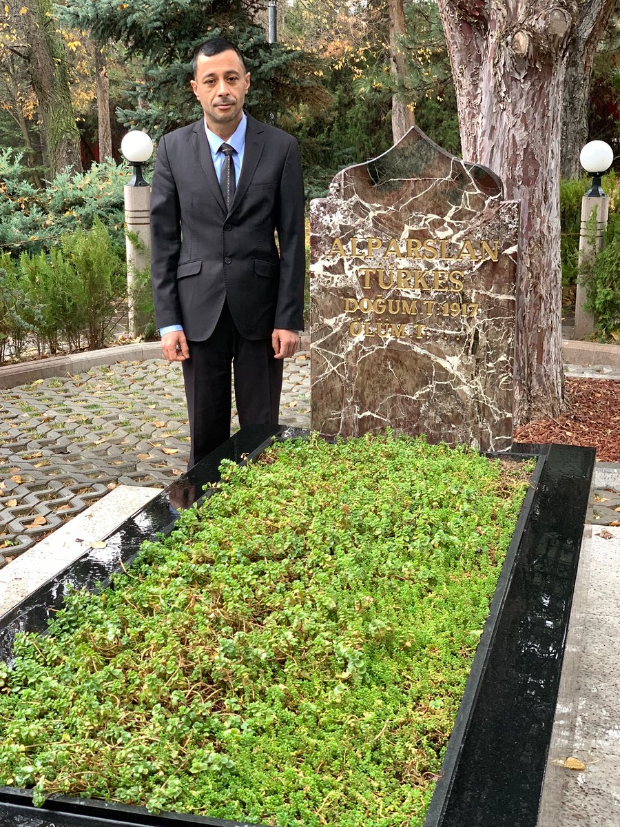 "Merhum Başbuğumuz Alparslan Türkeş Beyi vefatının 29. sene-i devriyesinde rahmet ve dualarla anıyoruz.

​Türklük bedenimiz, İslamiyet ruhumuzdur; ruhsuz beden ancak ceset olur."

#BaşbuğAlparslanTürkeş