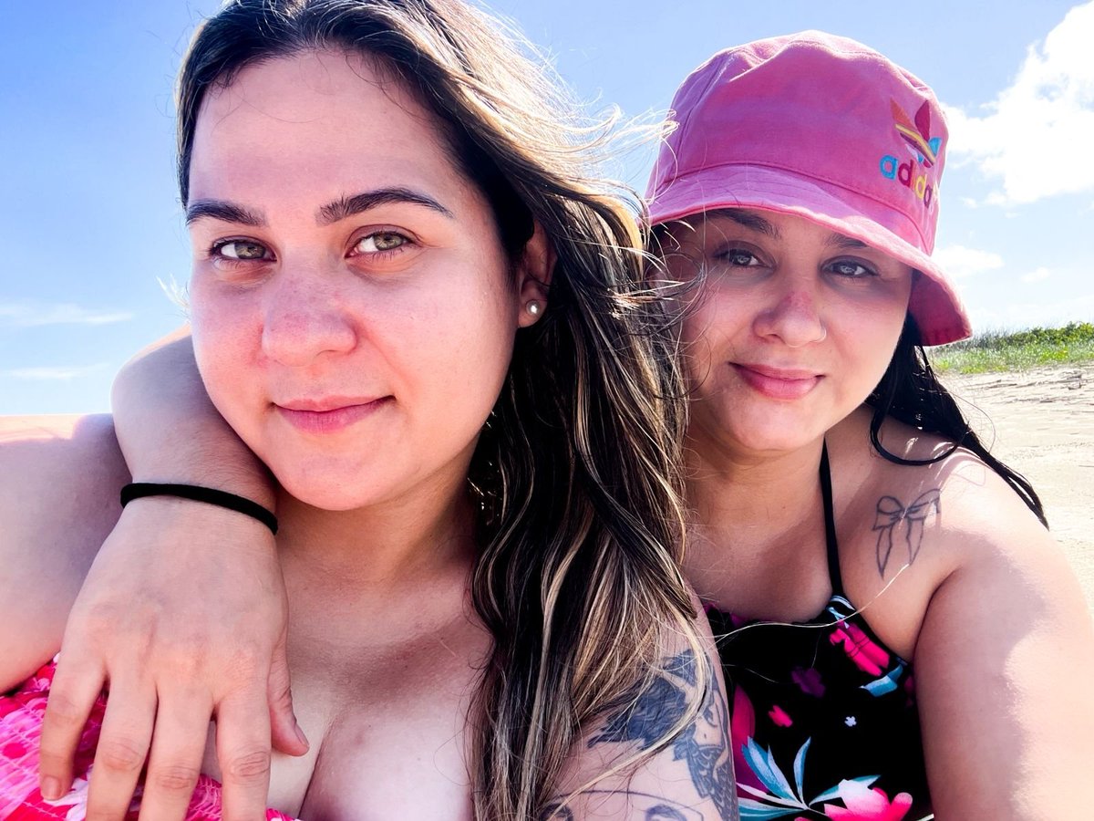 2.7 de nós duas. 💝✨️
entre todos os encontros que a vida poderia me dar, ela me deu você… e eu agradeço todos os dias por isso. eu te amo. <a href="/quhaydetras/">fernanda.</a>