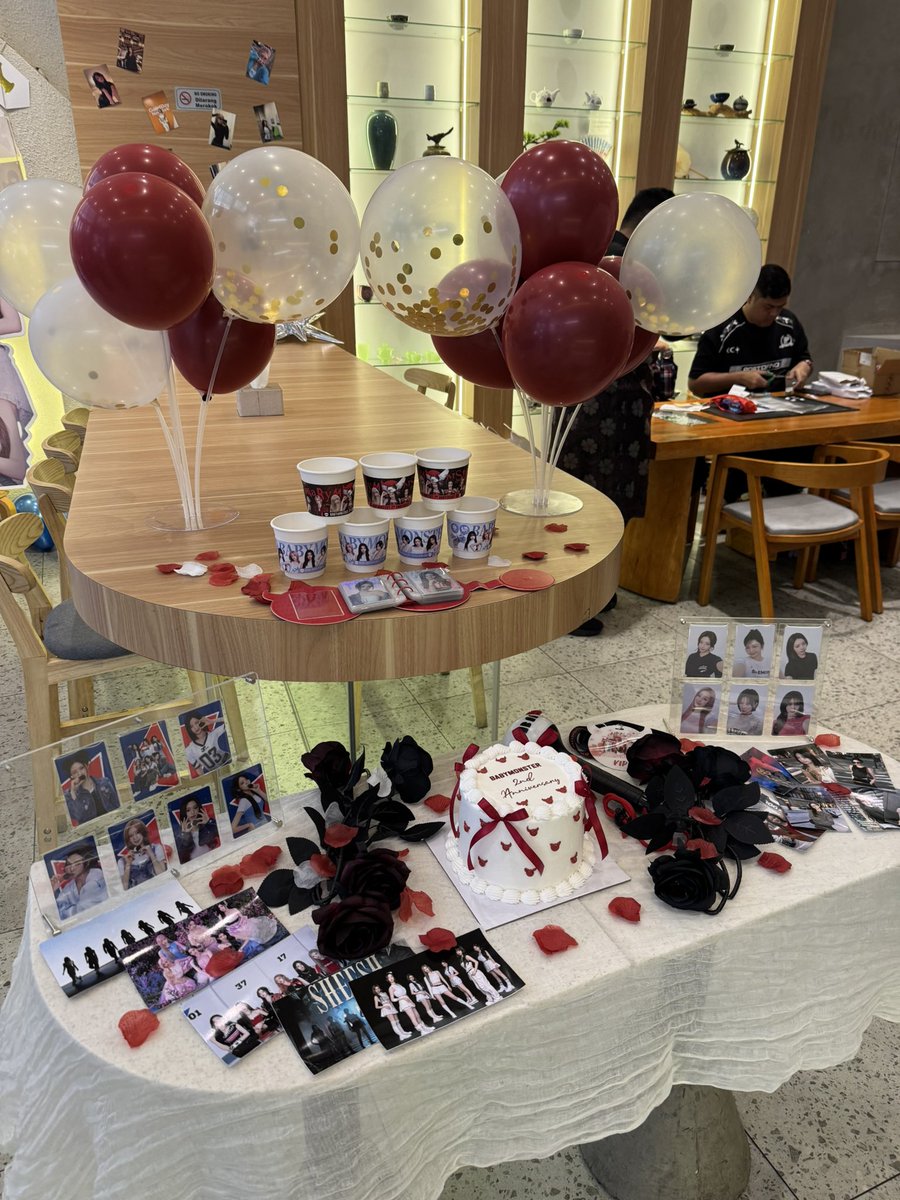 BABYMONS7ERMY's tweet photo. 𝐁𝐚𝐞𝐦𝐨𝐧 𝐂𝐚𝐟𝐞: 𝐄𝐯𝐞𝐫𝐲 𝐑𝐨𝐬𝐞 𝐡𝐚𝐬 𝐚 𝐓𝐡𝐨𝐫𝐧🌹

𝐂𝐮𝐩𝐬𝐥𝐞𝐞𝐯𝐞 𝐄𝐯𝐞𝐧𝐭 by @BABYMONS7ERMY &amp; @wikimediamy

📍 𝐁𝐞𝐧 𝐆𝐨𝐧𝐠'𝐬 𝐓𝐞𝐚, 𝐋𝐚𝐥𝐚𝐩𝐨𝐫𝐭
🗓️ 𝟒 𝐀𝐩𝐫𝐢𝐥 𝟐𝟎𝟐𝟔 (𝐒𝐚𝐭)

Come celebrate BABYMONSTER's 2nd Anniversary with fellow Monstiez! https://t.co/f85dSDtWpc