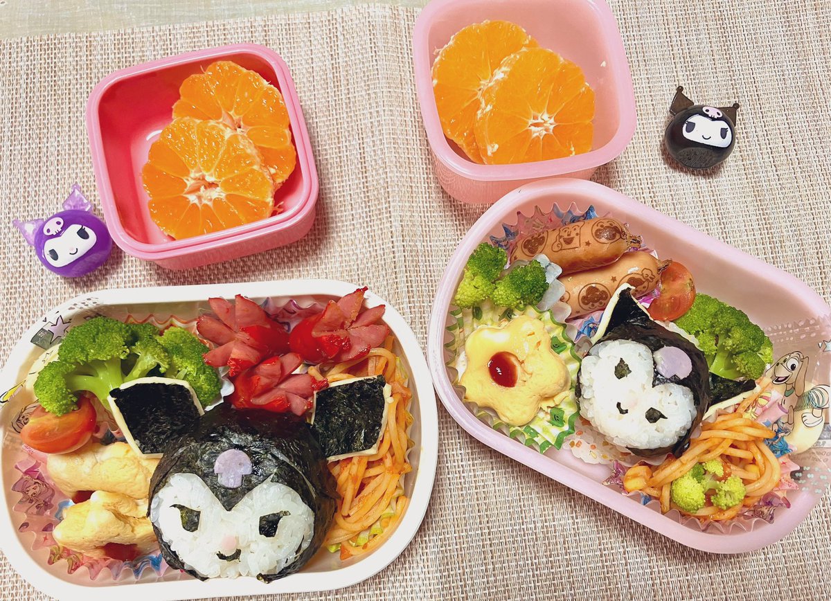 azalea88's tweet photo. 載せそびれてたクロミちゃん弁当🍱💜🖤

ちょっと前に作ったやつ☺️
お顔のバランス難しいよね(⃔ *`꒳´ * )⃕↝
 #クロミちゃん  #キャラ弁 #保育園弁当 #4歳 #2歳 #お弁当記録 #お弁当記録楽しもう部 https://t.co/8ANyz1U6ZP