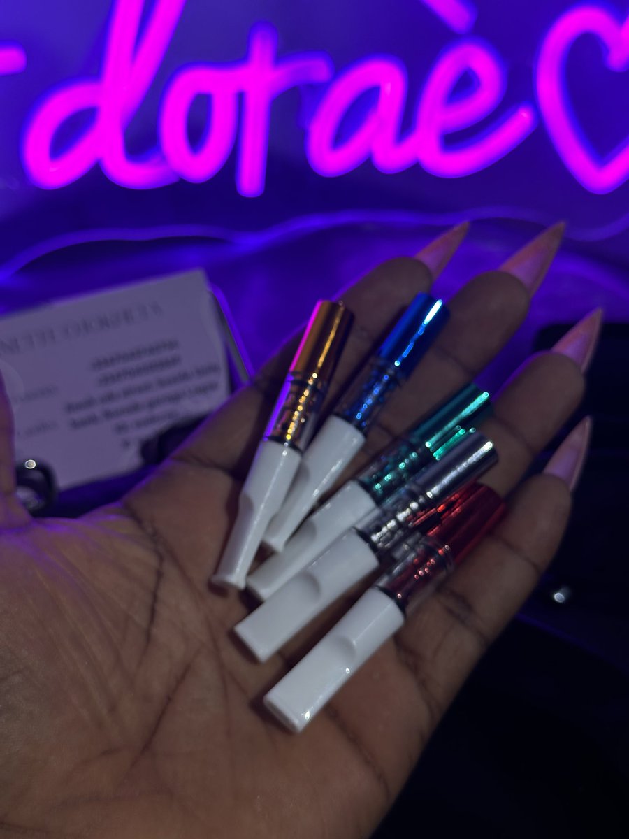 Adoraè Vayze tweet media