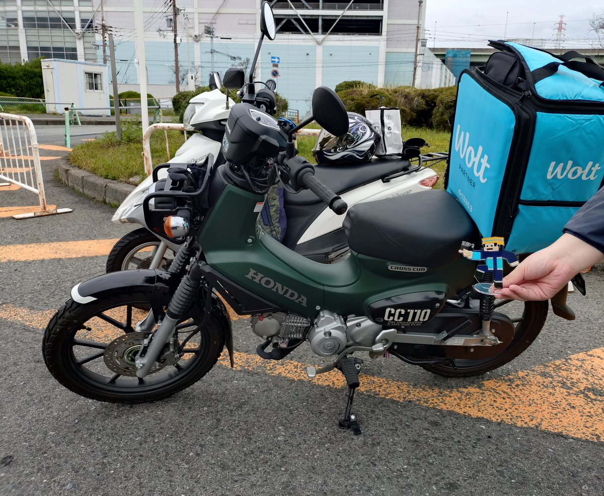 asunarosakura's tweet photo. 【大阪・南港】

SNSで古くから知ってる方が愛車と共に関西観光に来られたので、南港でお出迎え⛴️
バイクの事たくさん教えてもらいました♬
道中お気をつけて！
お土産ありがとう☺️ https://t.co/0mpPs6ovsl