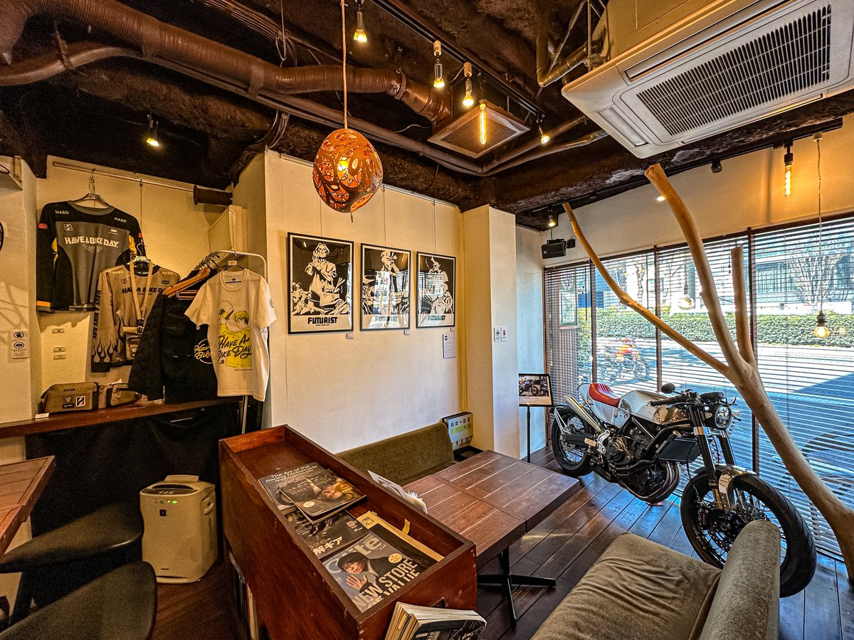 nobtree's tweet image. ZONNさん@ZONN_n によるキャバレロ700cafe(46worksカスタム)のドローイング頂いちゃいました。ありがとうございます😊
カフェなのでコーヒーやお食事いただきながらゆっくり色んな楽しみ方が出来ます♪
#HaveABikeDay. vol.8 @HABDmotoart 
#UNITEDcafe @UNITEDcafe_2012