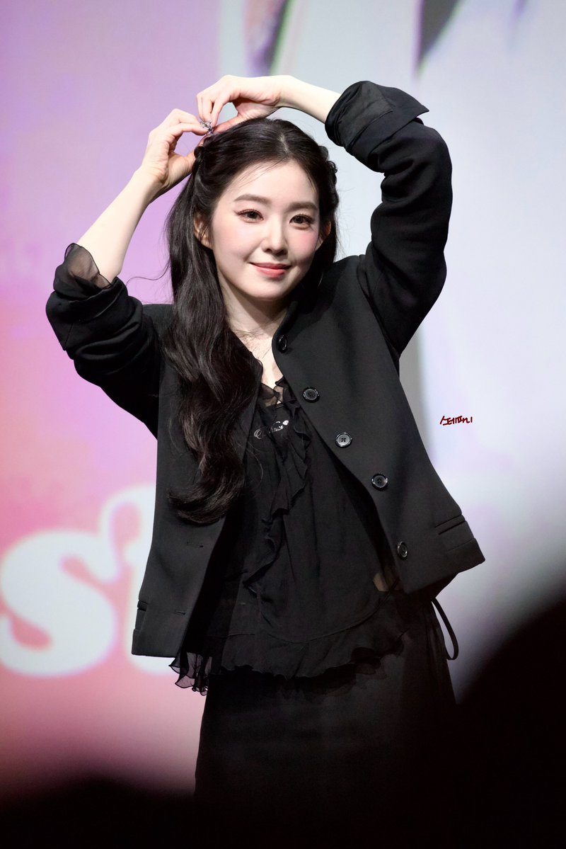 스테파니 tweet media