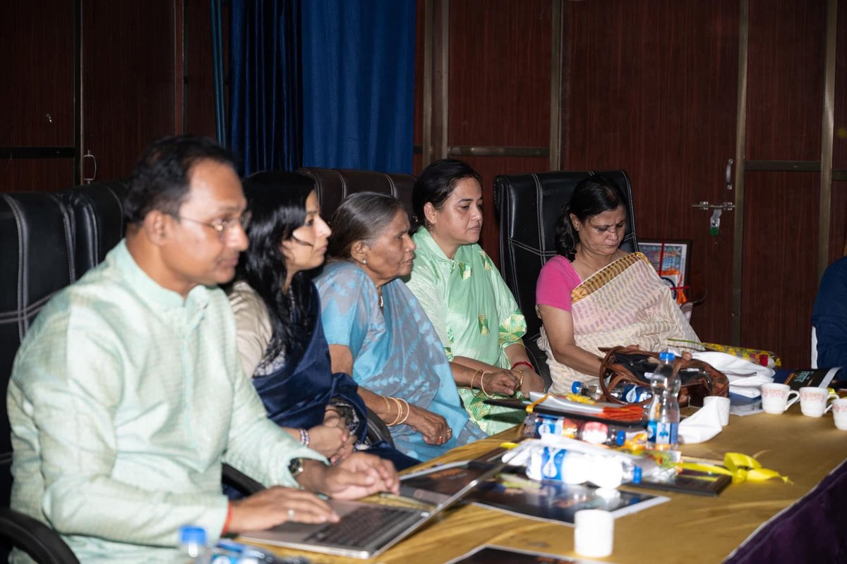 Imjyoti5's tweet photo. Along the journey of the book, an important milestone and a moment to honour and celebrate!
#Booklet #CoverLaunch #BiharHindiSahityaSammelan August 2023
#ChiefGuest @vikasvaibhavips
#SpectrumandBeyond
#LetsInspireBihar
#AutismAwareness #InclusiveWorld @LIBLiterary https://t.co/hOkAemUndX