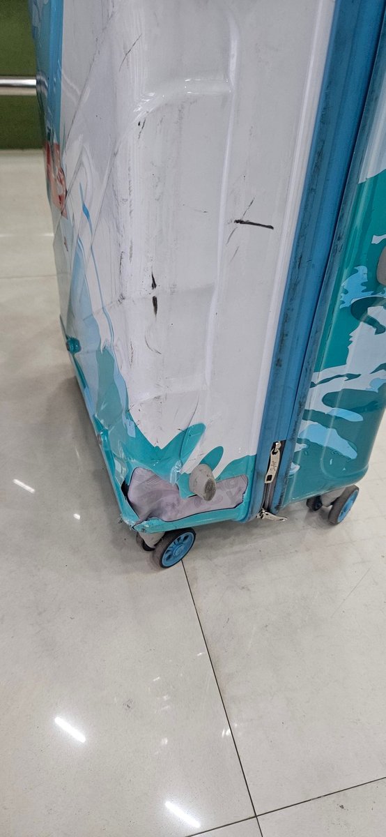 mayursanghi's tweet photo. @IndiGo6E 
Came from Delhi to jabalpur and this is what has been done to my suitcase. I noticed after I exit from arrivals but came back in soon and now they are not willing to take any action https://t.co/4AiTbMZgYu