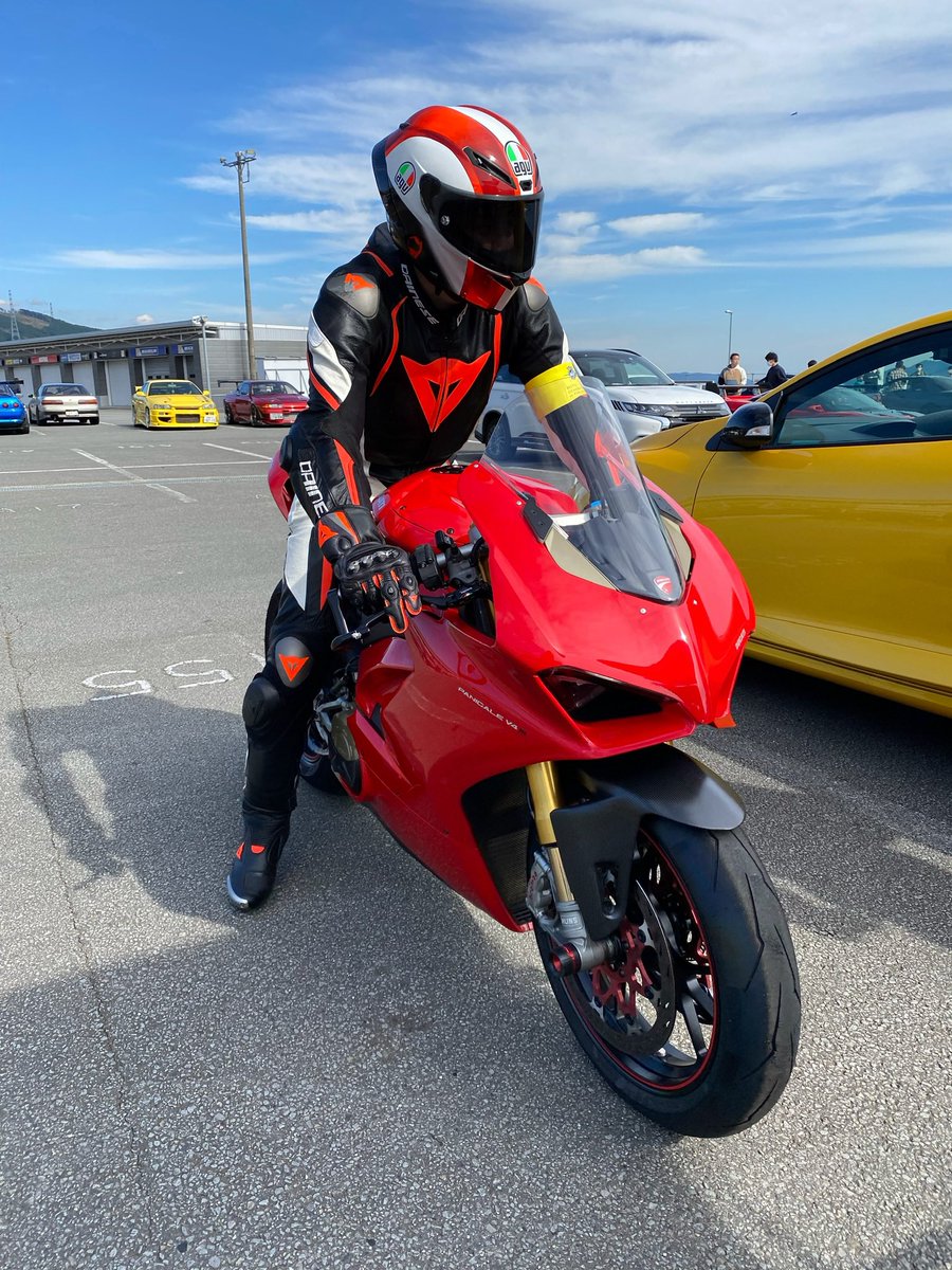 よっし tweet media