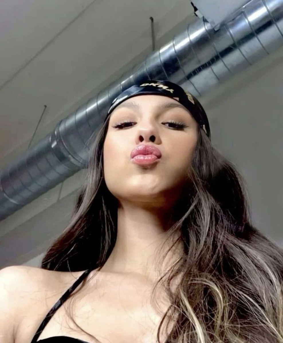 olivia⋆。°✩findom tweet media