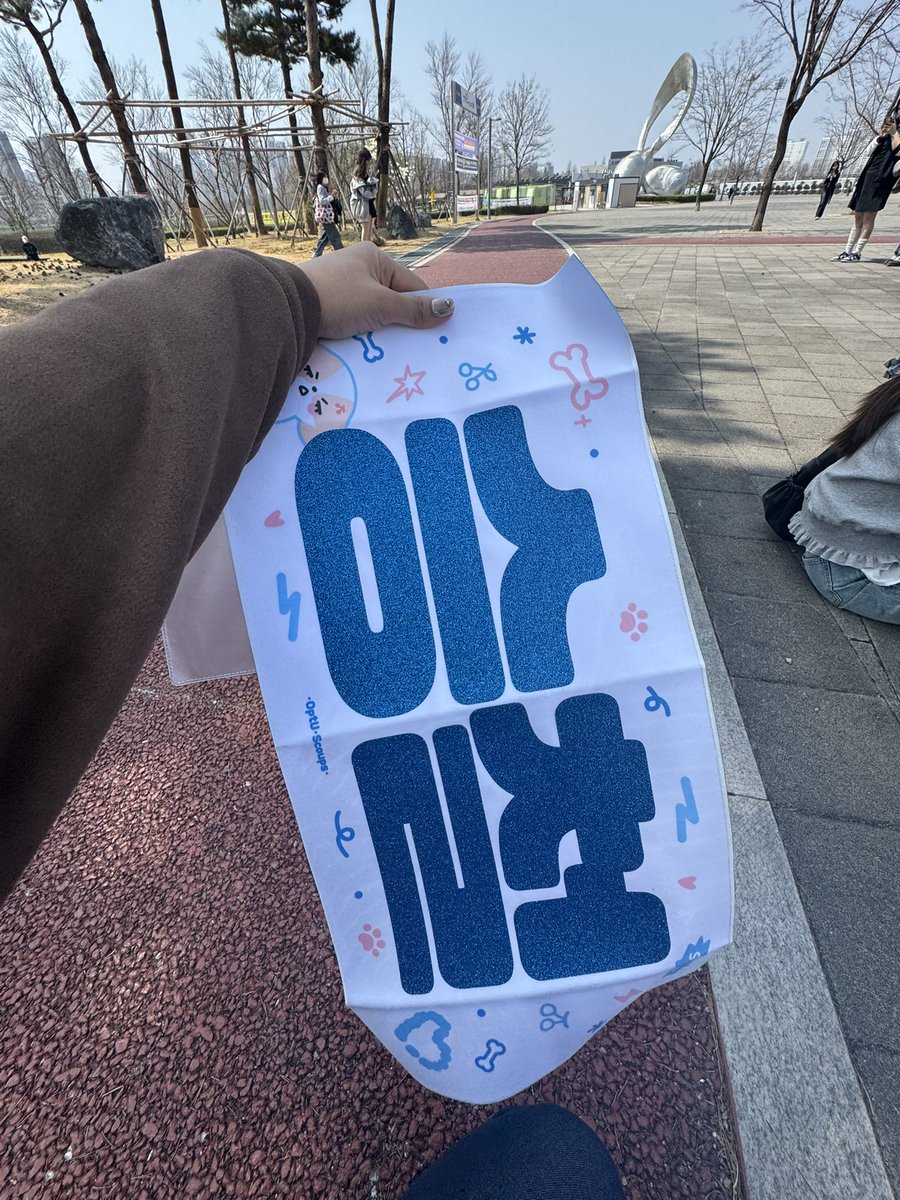 louise° tweet media