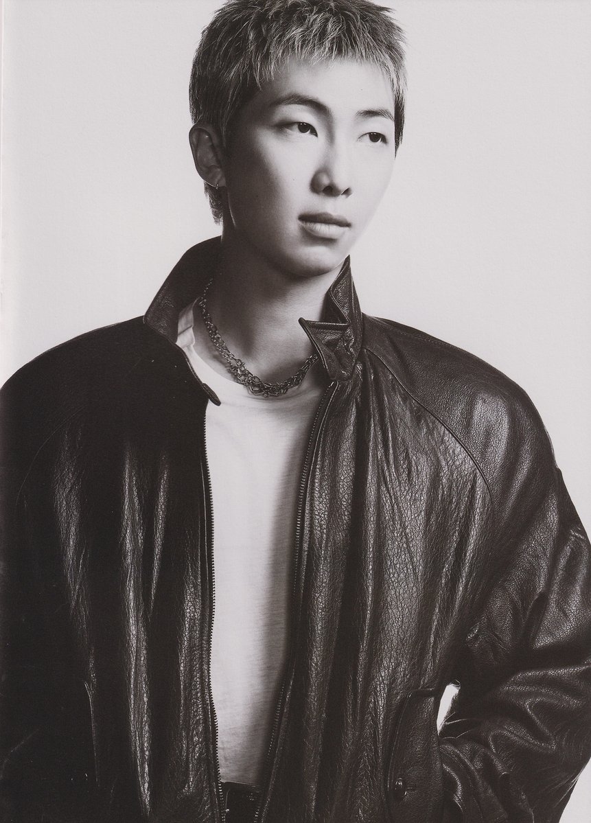 sodyna18's tweet image. [ 📷 ] #BTS "Arirang" | Living Legend Album Posters &amp;amp; Photobook Scan (1/8)

#RM 
#BTS_ARİRANG 
#BTS_SWIM 

Cred Pic @/seokiescans ❣️