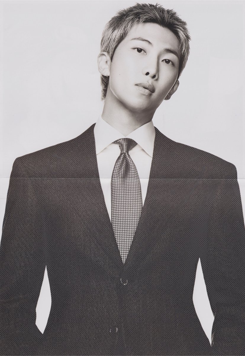 sodyna18's tweet image. [ 📷 ] #BTS "Arirang" | Living Legend Album Posters &amp;amp; Photobook Scan (1/8)

#RM 
#BTS_ARİRANG 
#BTS_SWIM 

Cred Pic @/seokiescans ❣️