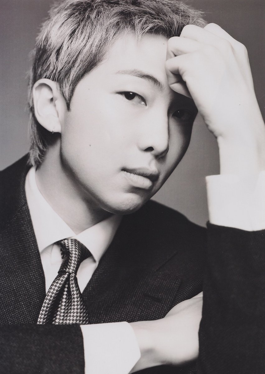 sodyna18's tweet image. [ 📷 ] #BTS "Arirang" | Living Legend Album Posters &amp;amp; Photobook Scan (1/8)

#RM 
#BTS_ARİRANG 
#BTS_SWIM 

Cred Pic @/seokiescans ❣️