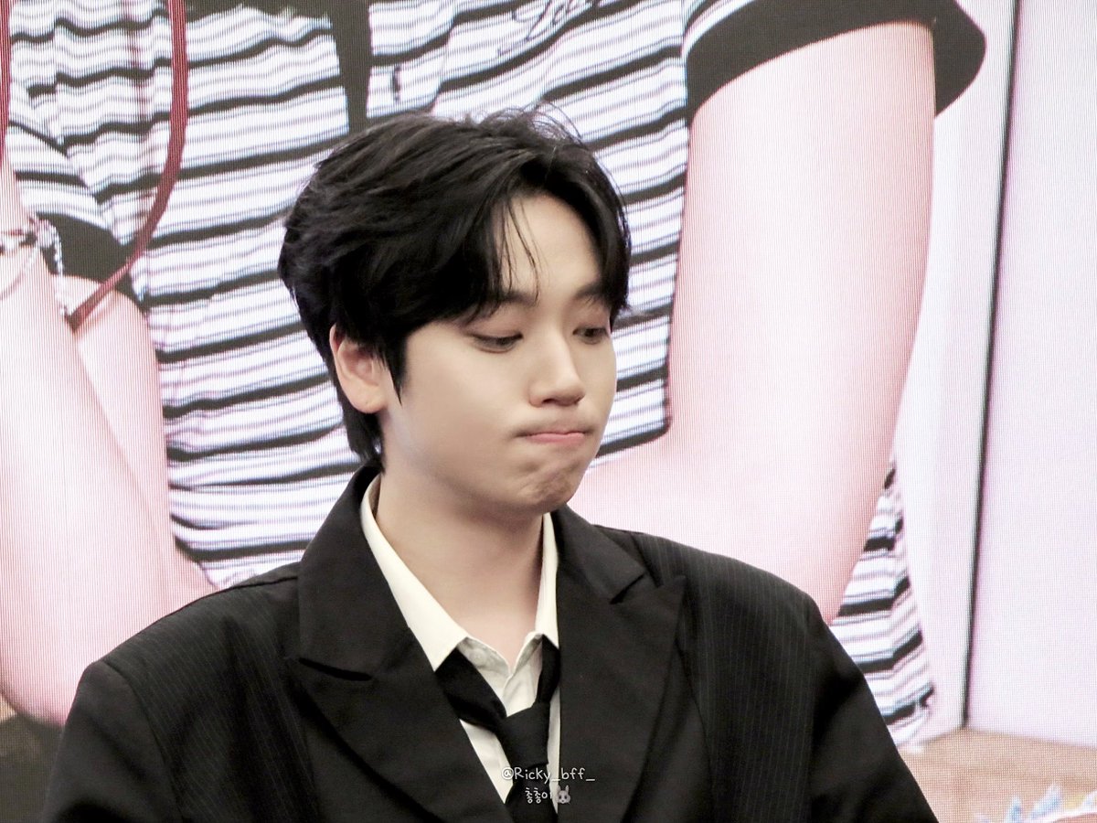 260401 헬로라이브

입꾹꾹이 ^.  ̫ .^ 

#틴탑 #니엘 #TEENTOP #NIEL