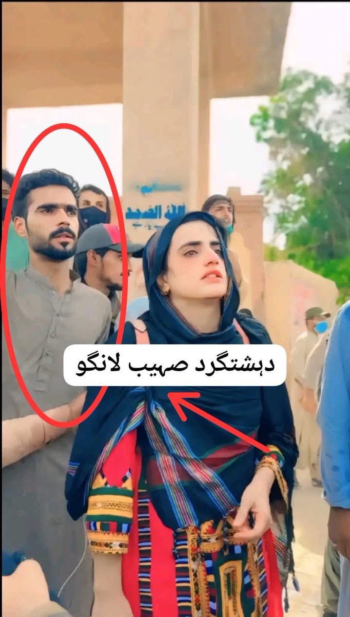 Dukhtar_B's tweet photo. #FactCheck 

دہشتگردصہیب  لانگو کے بعد حاضر ہے ماہرنگ  کا دوسرا کزن سیف اللہ ۔ 
دو سال  پہلے ماہرنگ غفار نے اپنے دہشتگرد کزن جو دن میں احتجاج اور رات کو پہاڑوں پر جاتا رہا ہے کی جبری گمشدگی کا ڈرامہ رچایا ۔
مگر اسکے اگلے ہی کچھ مہینوں بعد وہی صہیب بلوچ پہاڑوں پر پایا گیا۔۔۔
کچھ مہینے انتظار کریں ۔ یہی سیف اللہ اپکو پہاڑوں کے بعد بلوچستان میں کسی معصوم و نہتے کی قتل و غارت میں ملوث ہوا پائے گا ۔۔۔

#Balochistan