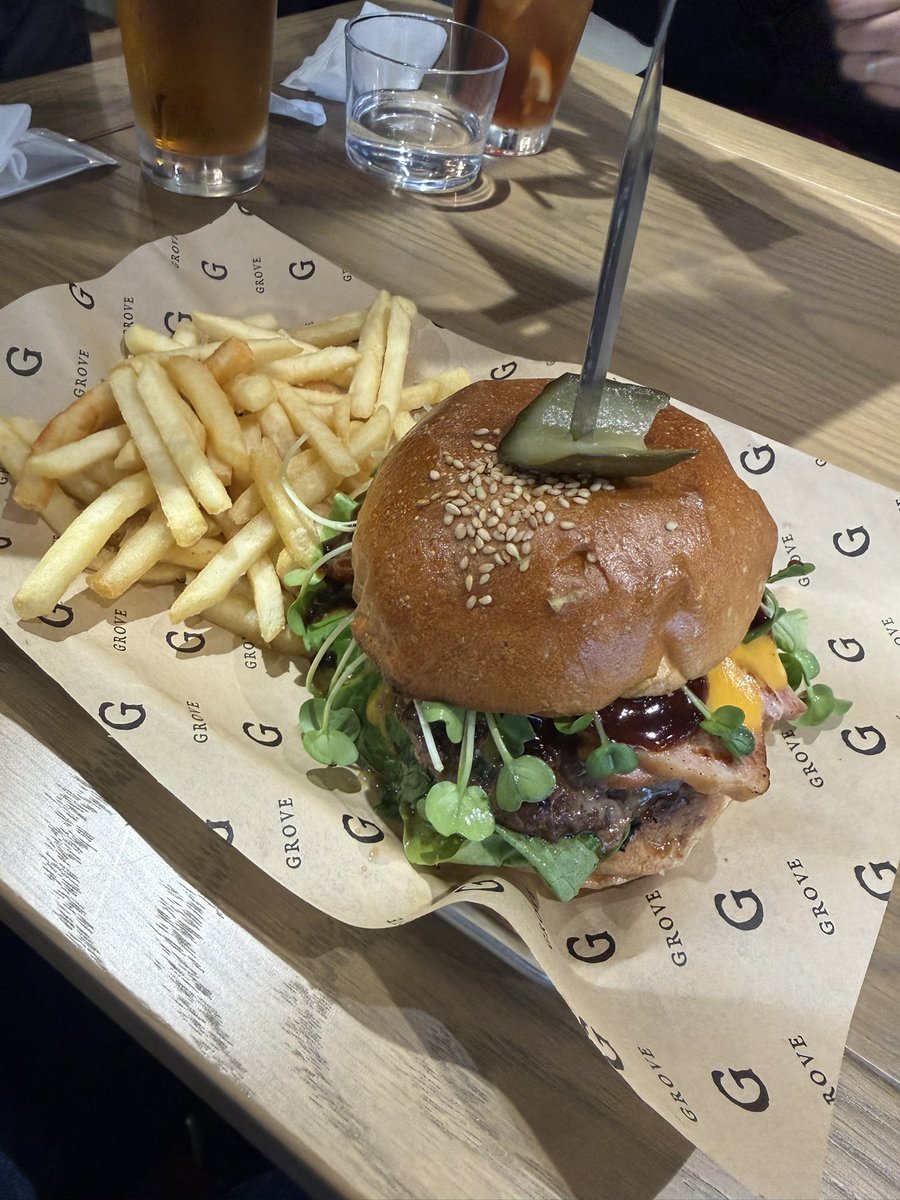 とにを tweet media