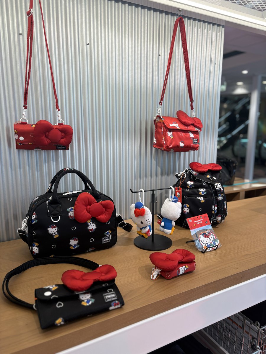 アップルパイを買った後は「PORTER」とハローキティ、吉田カバン90周年