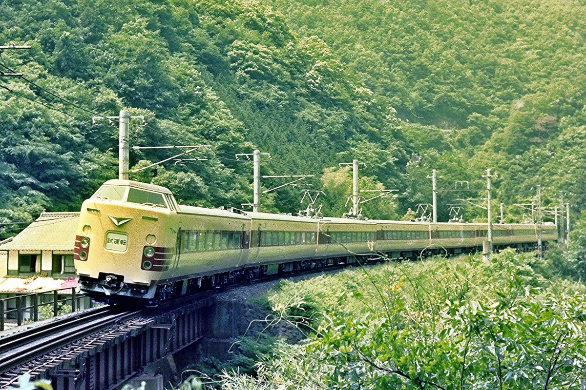 1982年GW頃 181系の「やくも」のヘッドマークは盗難があったようで内側の幕だけのかっこ悪い奴もいました。貨物はEF64が頭について訓練中 ...
