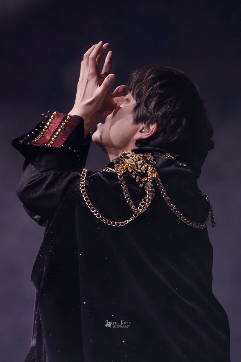 yehyukyuri's tweet photo. out of all the photos i’ve seen today of suju vampires i think these are my top 3 https://t.co/jJBolfNzQs