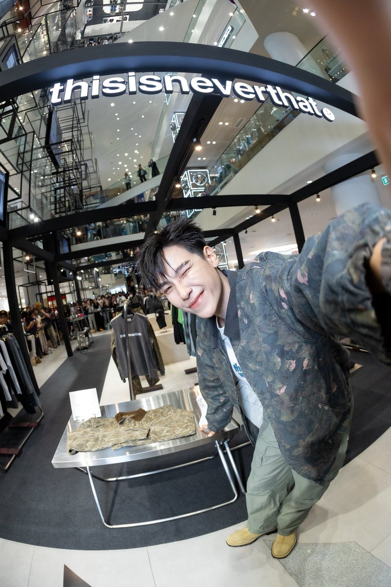 The100ChannelT1's tweet photo. 💫สยามดิสคัฟเวอรี่ เปิดประสบการณ์สตรีทคัลเจอร์ “thisisneverthat” POP-UP STORE ครั้งแรกในไทย พร้อมไอเท็มเอ็กซ์คลูซีฟ ✨️โดยมี #junniorrs จูเนียร์ – ปณชัย ศิลปินหนุ่มหล่อร่วมงาน✨️
#JuniorXthisisneverthat #thisisneverthat #DiscoverySelection #SiamDiscovery #ONESIAM
✨️ชมภาพทั้งหมด
https://t.co/fP5PfZMvOT