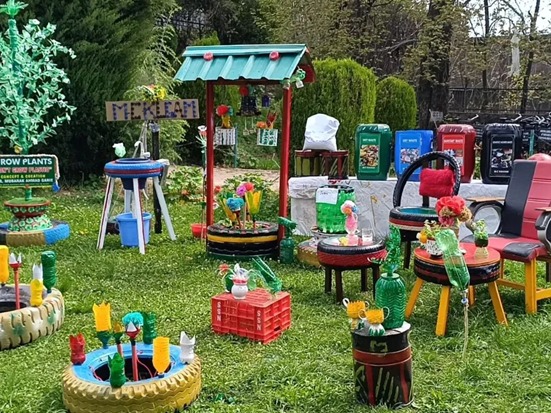 RisingKashmir's tweet image. #Waste to #Wonder : #Sculptures from #plastic, tyres turn #Kulgam park into eco space

Reports @YounusRashid97

@DcKulgam @DioKulgam

risingkashmir.com/news/waste-to-…