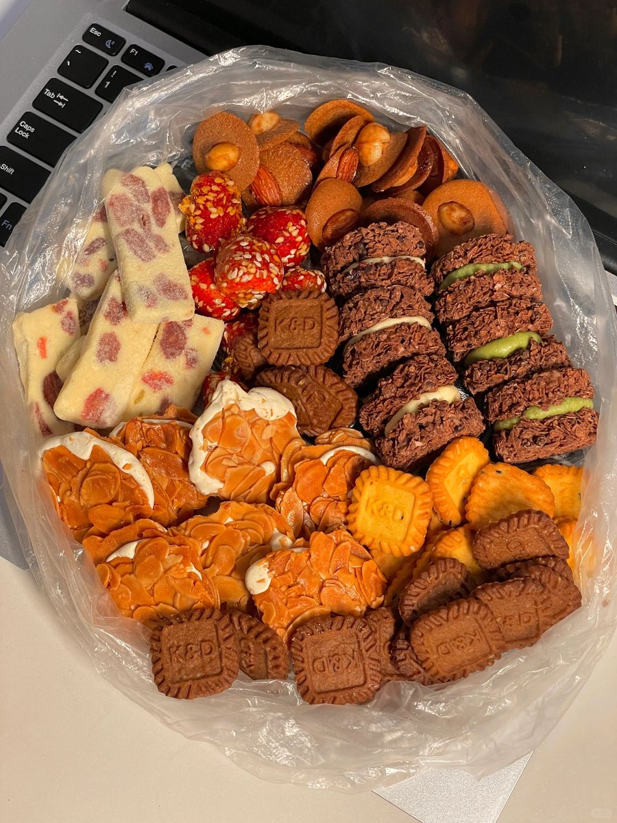 Breakup__feels's tweet photo. Cozy Sunday = board games + fresh cookies + no screens. Perfect family vibe https://t.co/4LeAcaW5mL