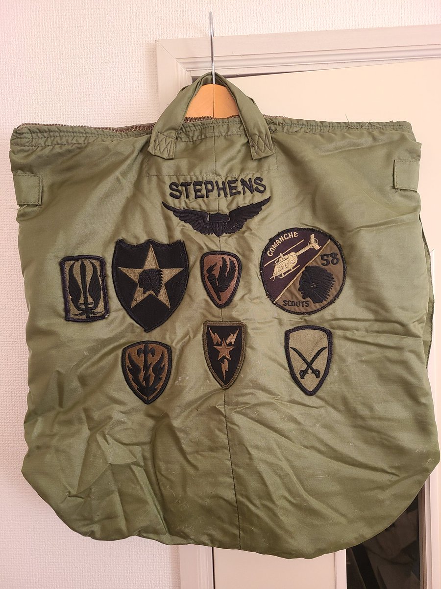 fullgear7's tweet photo. 米陸軍パイロットの実用品

80s USARMY HELMET BAG https://t.co/kd2QDJhZuB