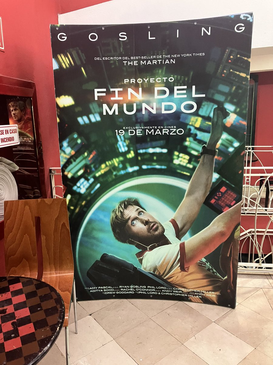 ¡wow!
¡qué cosa tan cautivante, fantástica, descomunal, fenomenal es ‘proyecto hail mary’!
por supuesto, nada nuevo bajo el radar, pero goza de una narrativa particular, además de que la fotografía y los cambios de encuadres a imax enriquece la experiencia audiovisual.