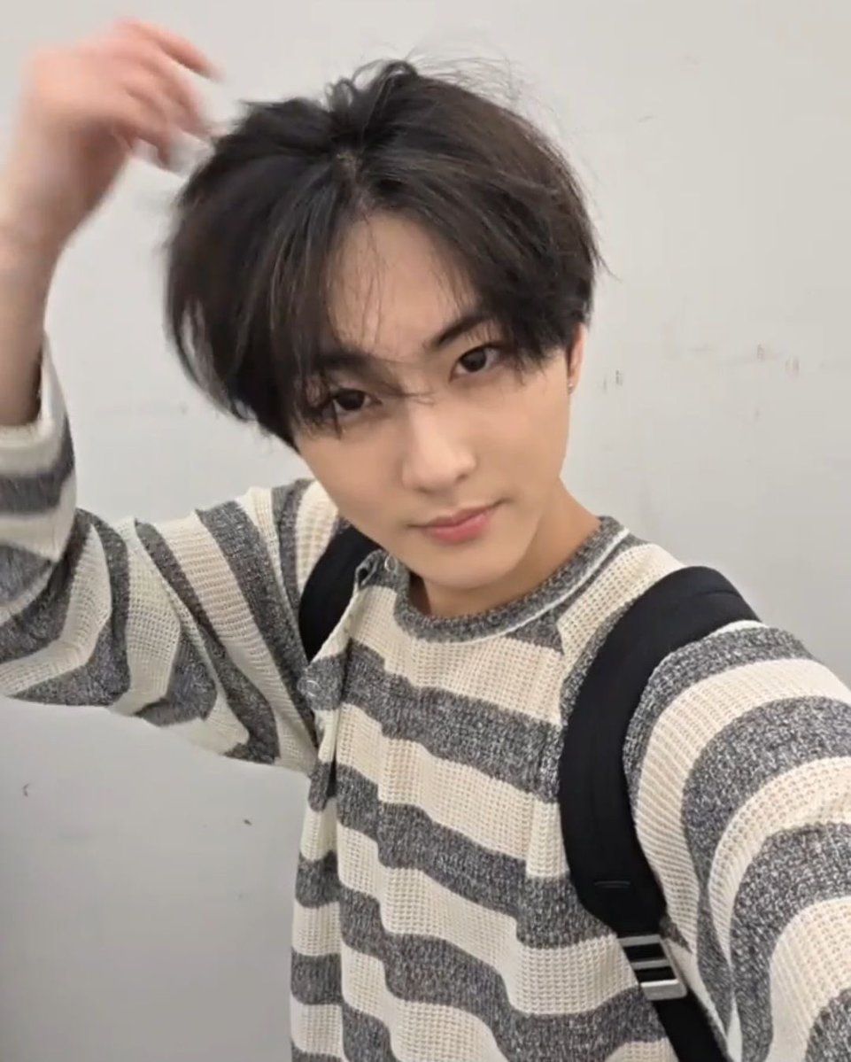 ri #REDRED tweet media