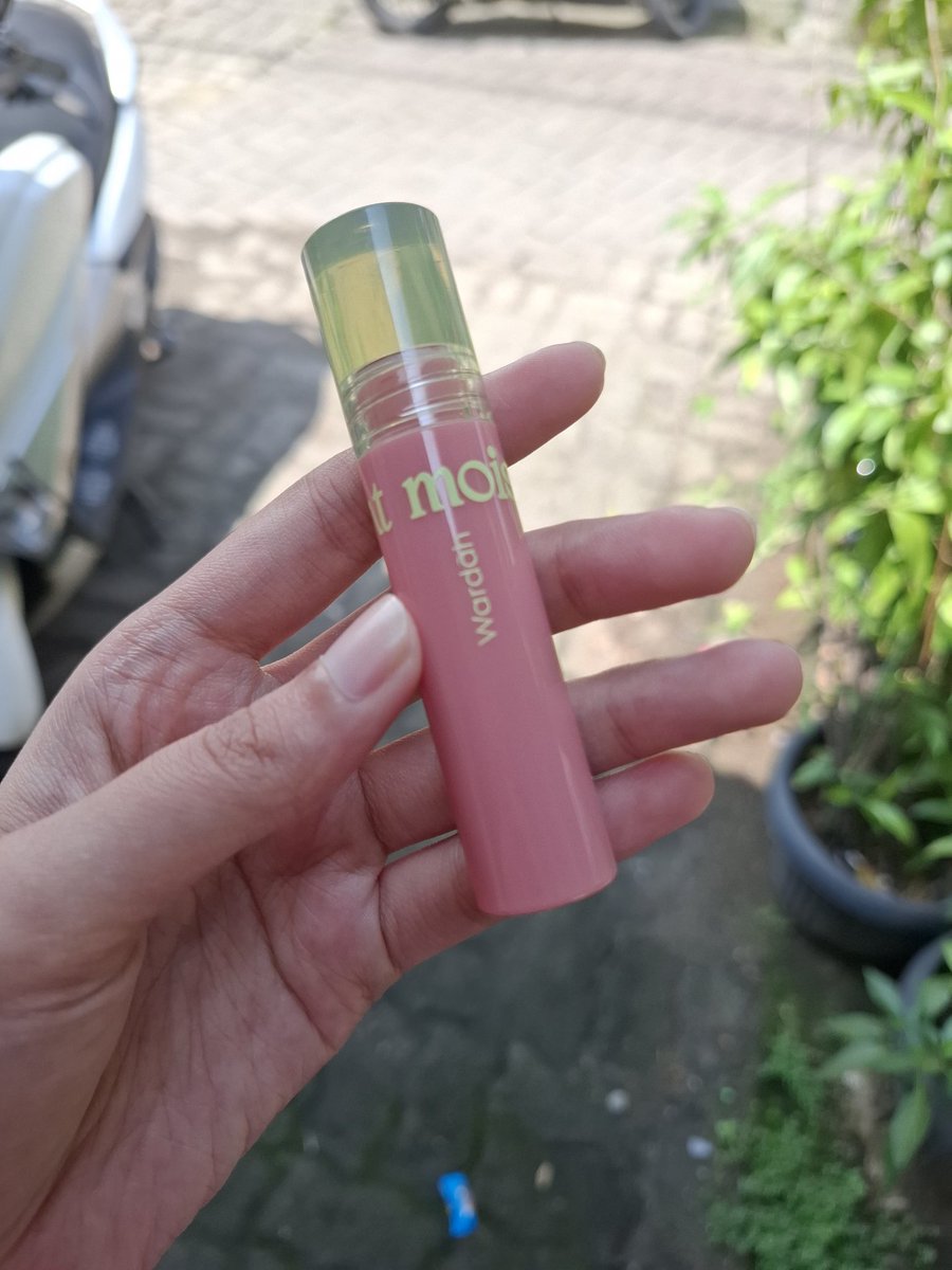 wdytwdym04_'s tweet photo. —wardah moist dew tint💖

warna pink yg soft seger gini susah banget yang under 100K tapi ini ternyata adaaa padahal lagi2 beli krn packaging nya cantik sj

https://t.co/LeOmWsfqsw https://t.co/qxJUa88Env