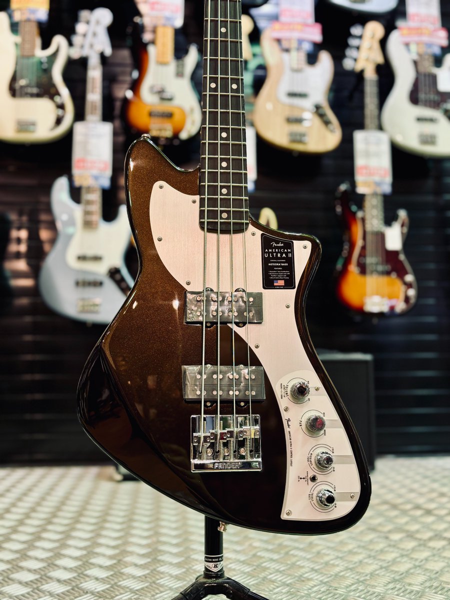 bassstation_akb's tweet image. 【#春得セール】
#Fender USA American Ultra II Meteora Bass

太くタイトでボトムをしっかりと支えるようなサウンドが心地良いです✨
サウンドの癖は無く使いやすい1本です‼️

🔽商品ページはこちら🔽
ikebe-gakki.com/Form/Product/P…