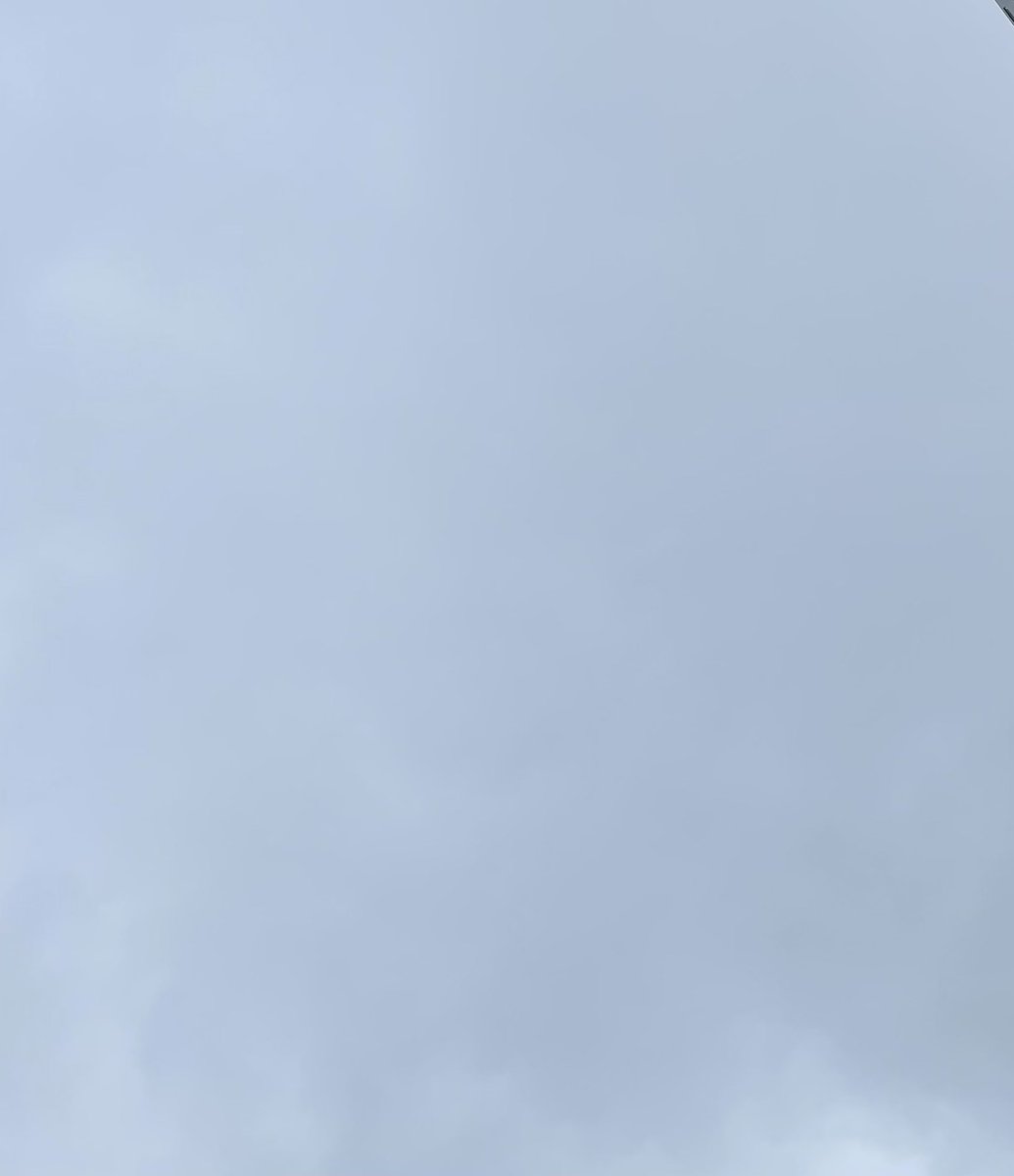 우중충한게
마음에 드네요
Lo-Fi 스타일 베이스 녹음해야겠다