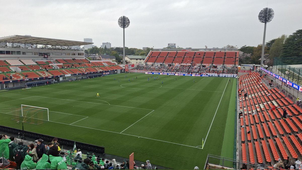 着いてんで～!!
雨で寒い!
久々だし、熱く応援しよー!!