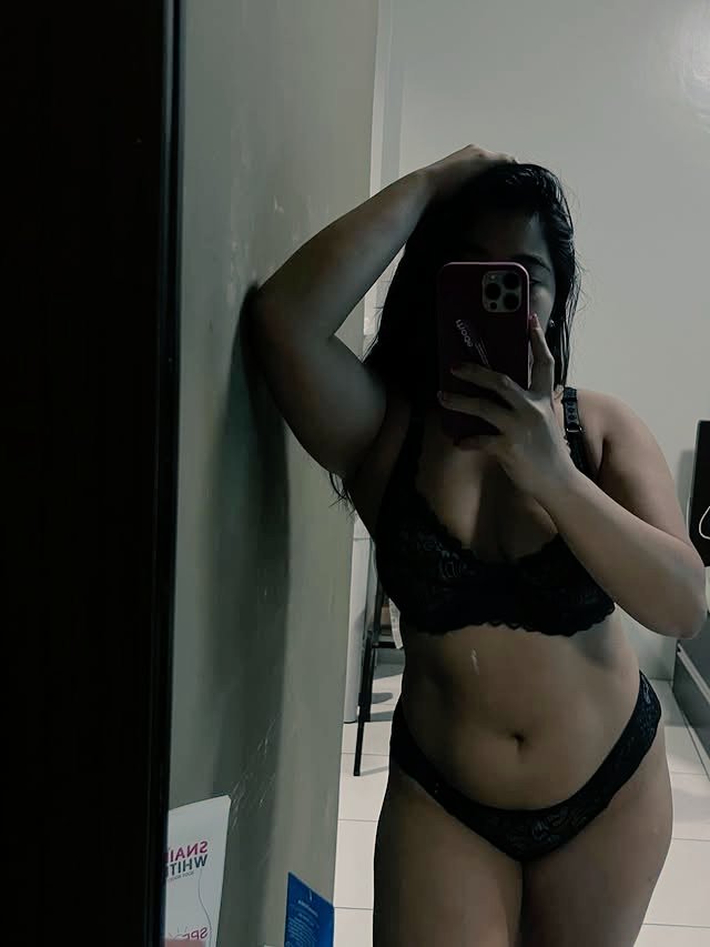LovelyDresss's tweet photo. Le Gusta la lencería negra 🖤 https://t.co/D29Z6oXquF