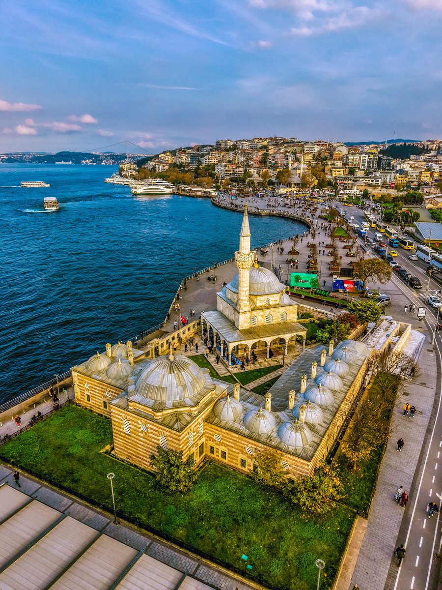 City Lights tweet media