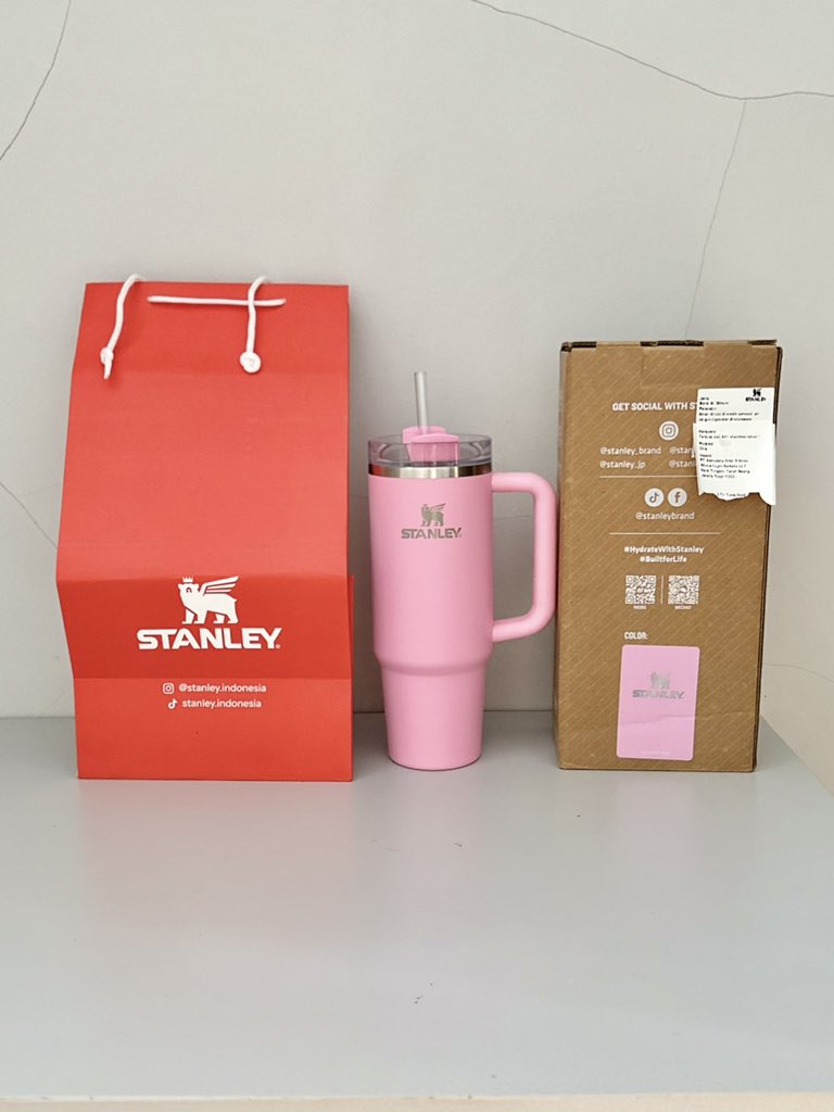 deanissaIH's tweet photo. @user22030212 halo kak, sapa tau minat stanley sizzling pink 30oz 650k ada receipt pembelian https://t.co/OxZkKDkGVN