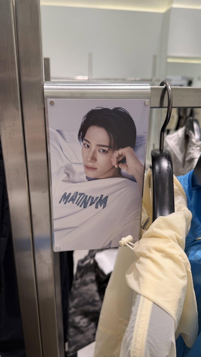 jjjjen0423's tweet photo. There are mini Jeno's pictures in the Matin Kim shop in Xinyi, Taiwan 🥹😭

JENO FOR MATIN KIM
#MATINKIMxJENO https://t.co/Zdah2mXnmy