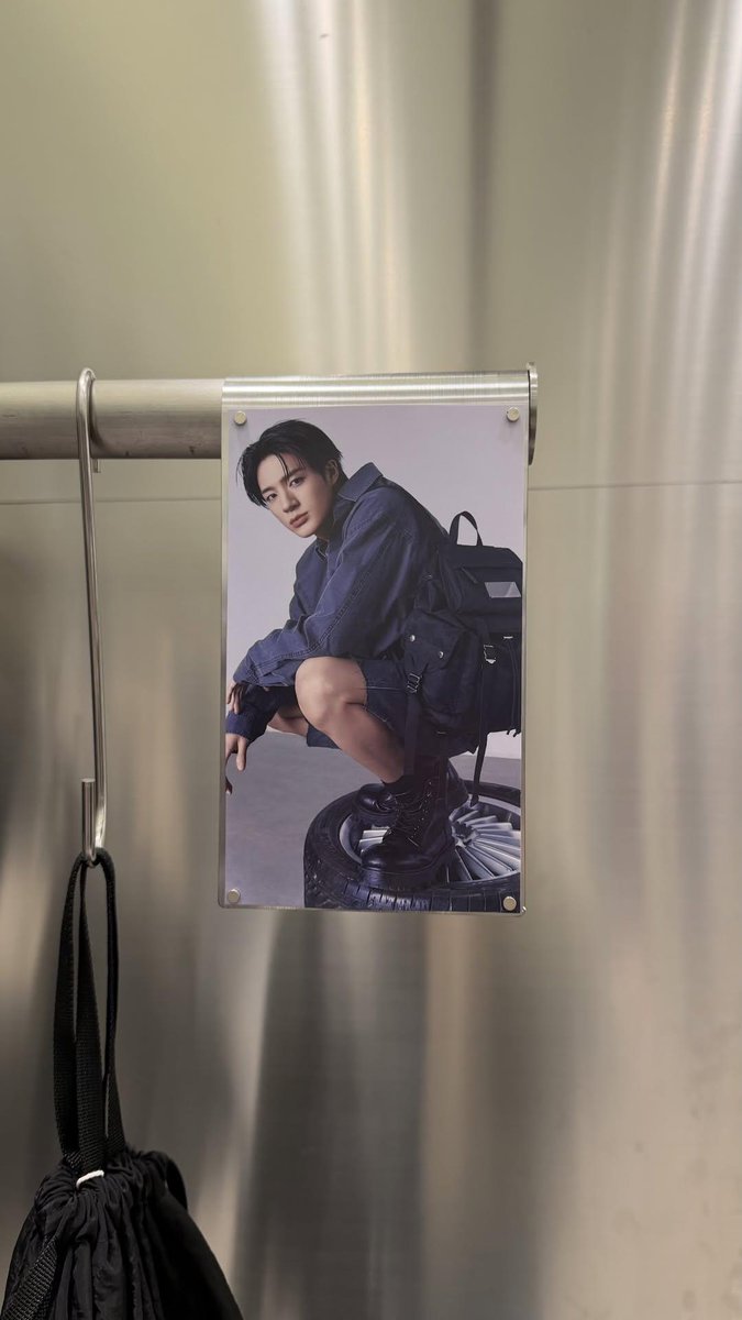 There are mini Jeno's pictures in the Matin Kim shop in Xinyi, Taiwan 🥹😭

JENO FOR MATIN KIM
#MATINKIMxJENO