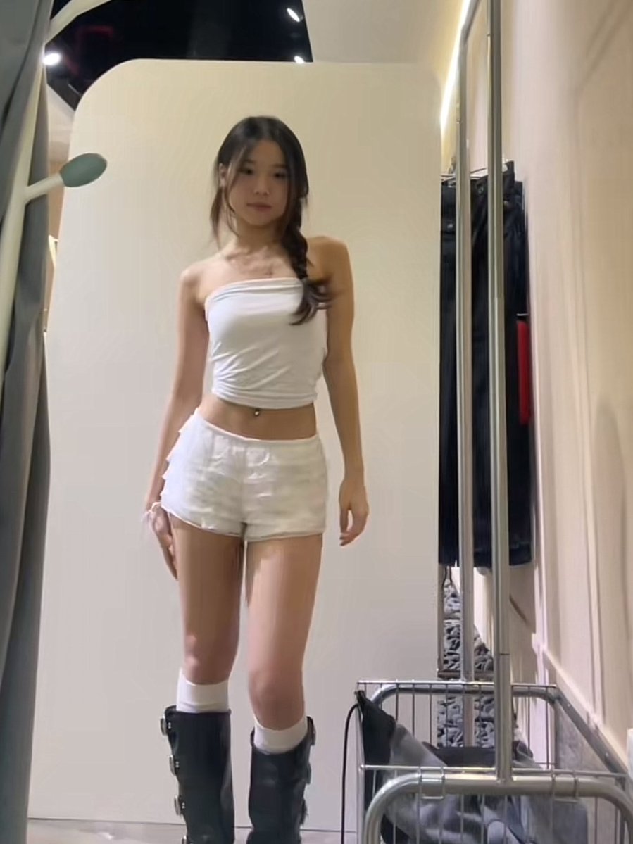 sg midriffs tweet media